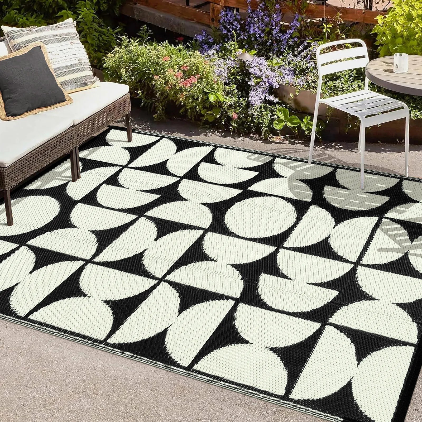 Isaline Boho Waterproof Reversible Black Indoor/Outdoor Rug Rugs Lahome