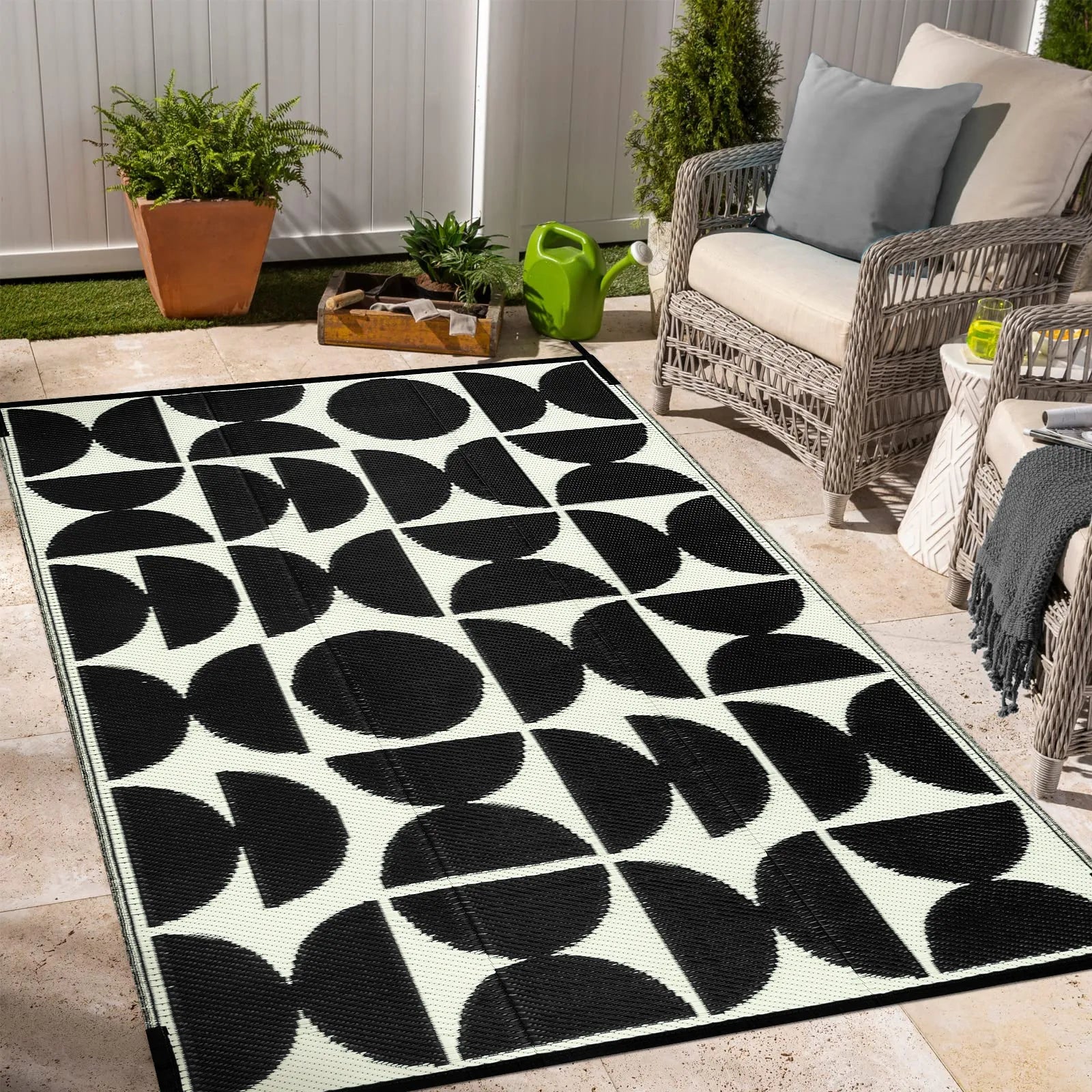 Isaline Boho Waterproof Reversible Black Indoor/Outdoor Rug Rugs Lahome 4' x 6'