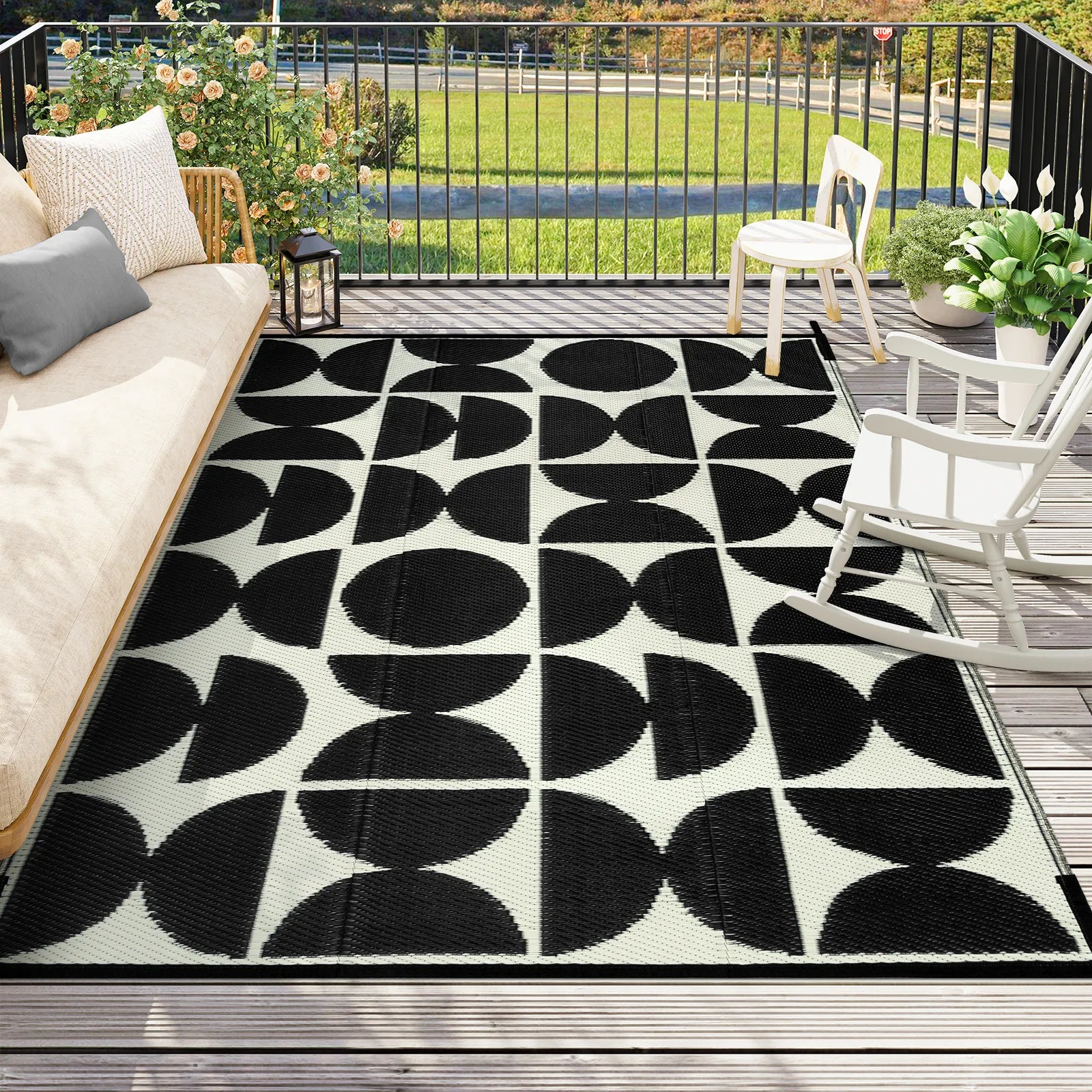 Isaline Boho Waterproof Reversible Black Indoor/Outdoor Rug Rugs Lahome 5' x 8'