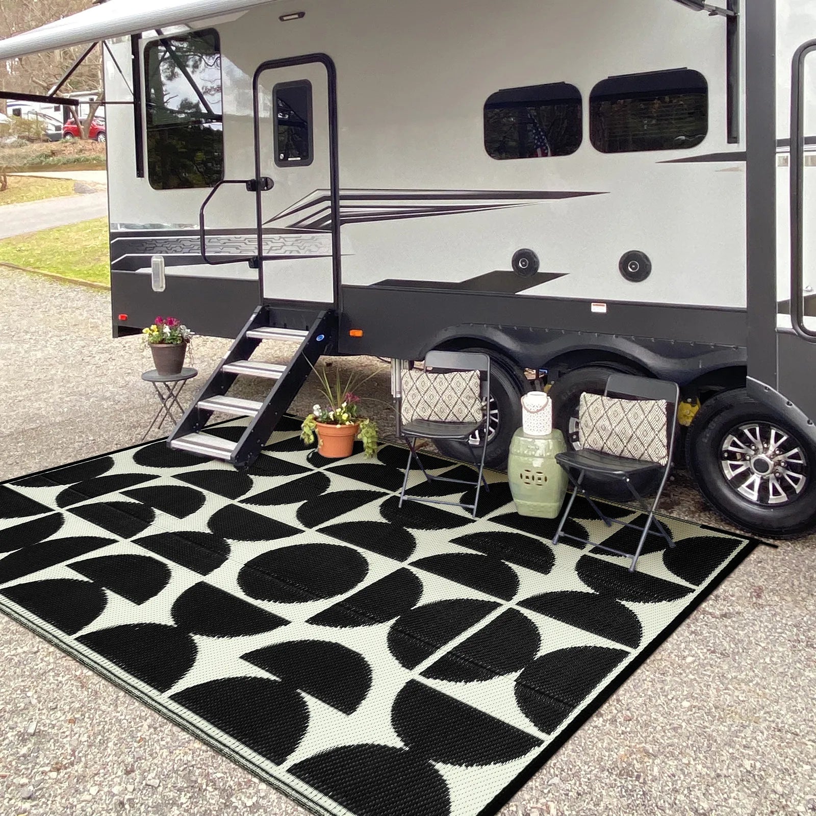Isaline Boho Waterproof Reversible Black Indoor/Outdoor Rug Rugs Lahome