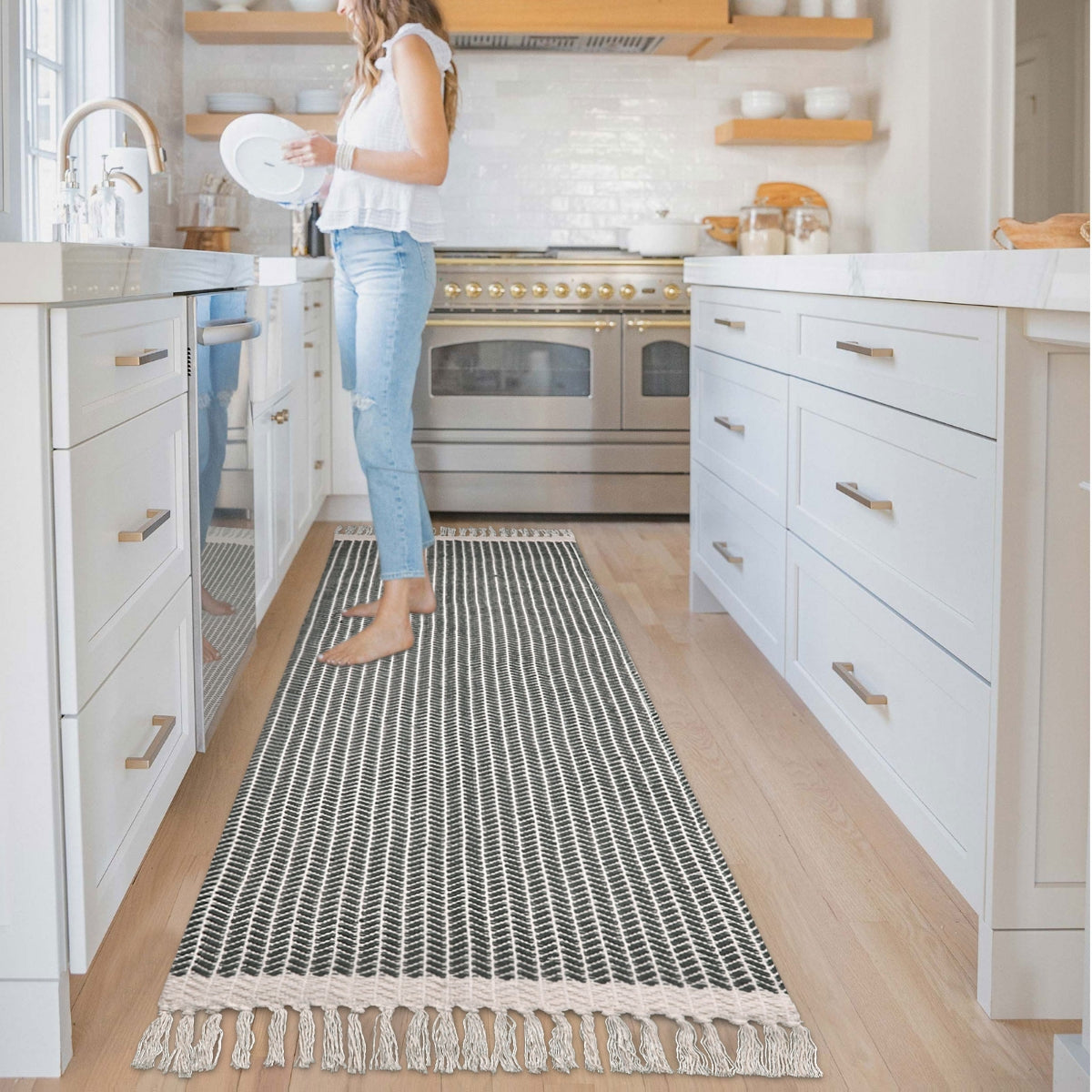 Farmhouse Non-Shedding Washable Boho Grey Rug with Tassels