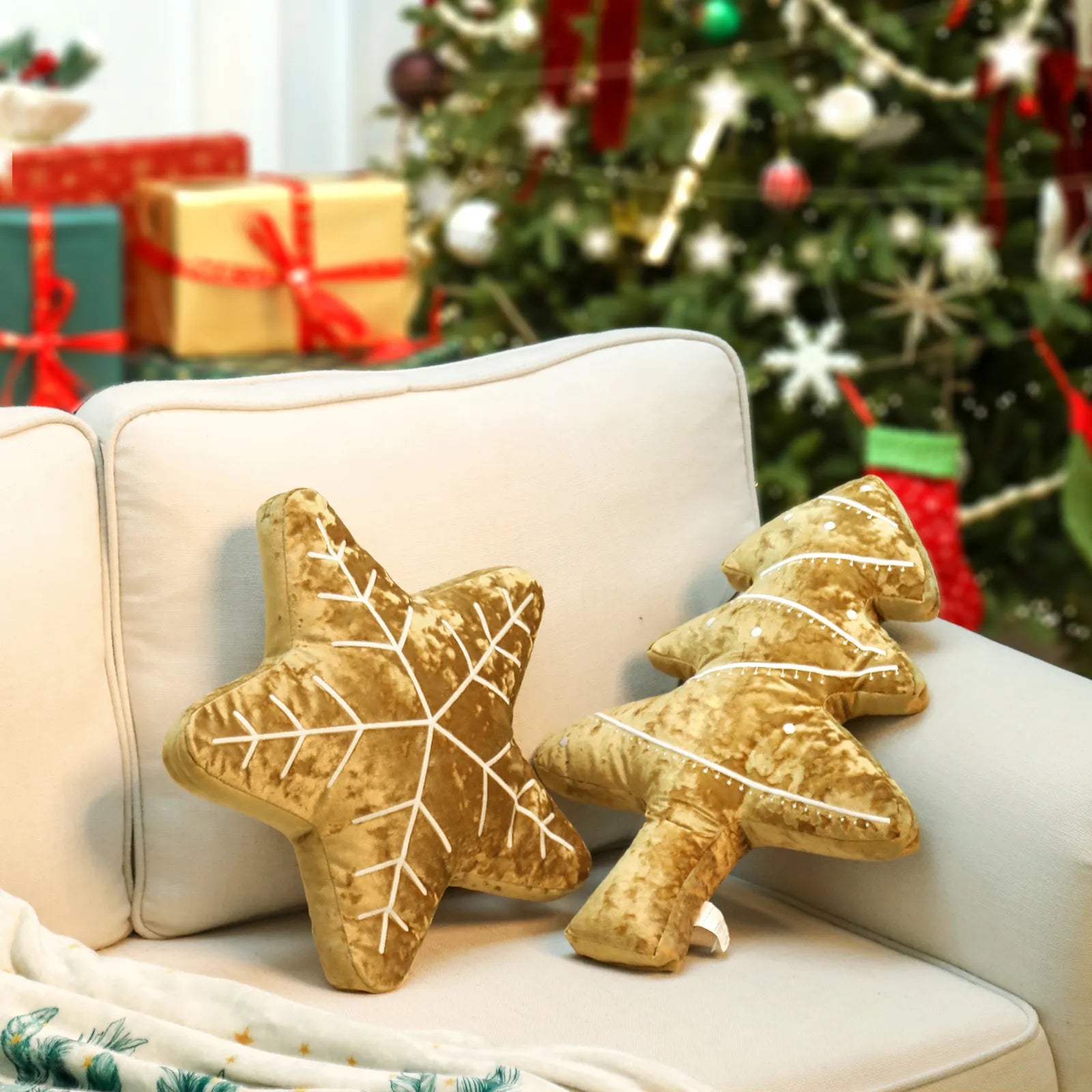 Antoine Christmas Golden Tree Plush Pillow Pillow Lahome