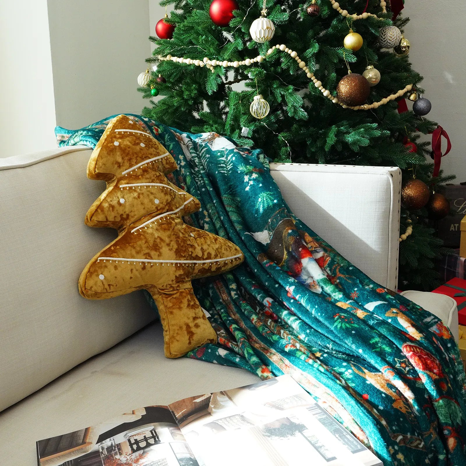 Antoine Christmas Golden Tree Plush Pillow Pillow Lahome