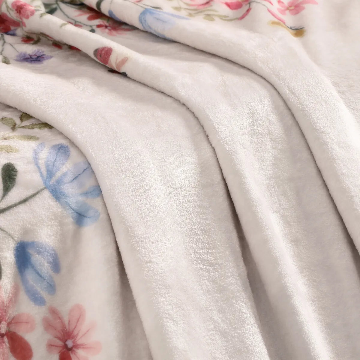 Virelle Washable Modern Blooming Floral Garden Beige Throw Blanket Blanket Lahome