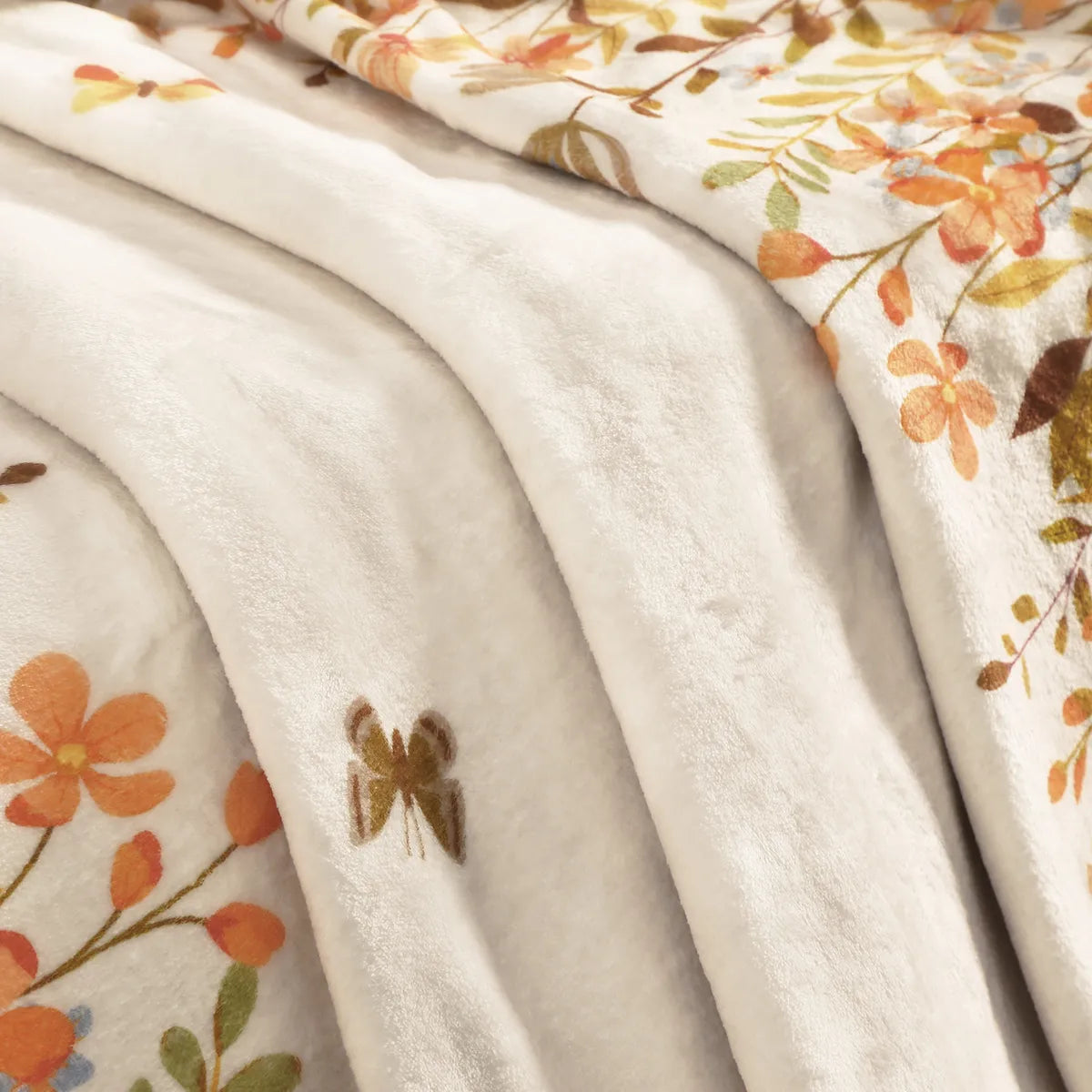 Virelle Washable Modern Blooming Floral Garden Yellow Throw Blanket Blanket Lahome