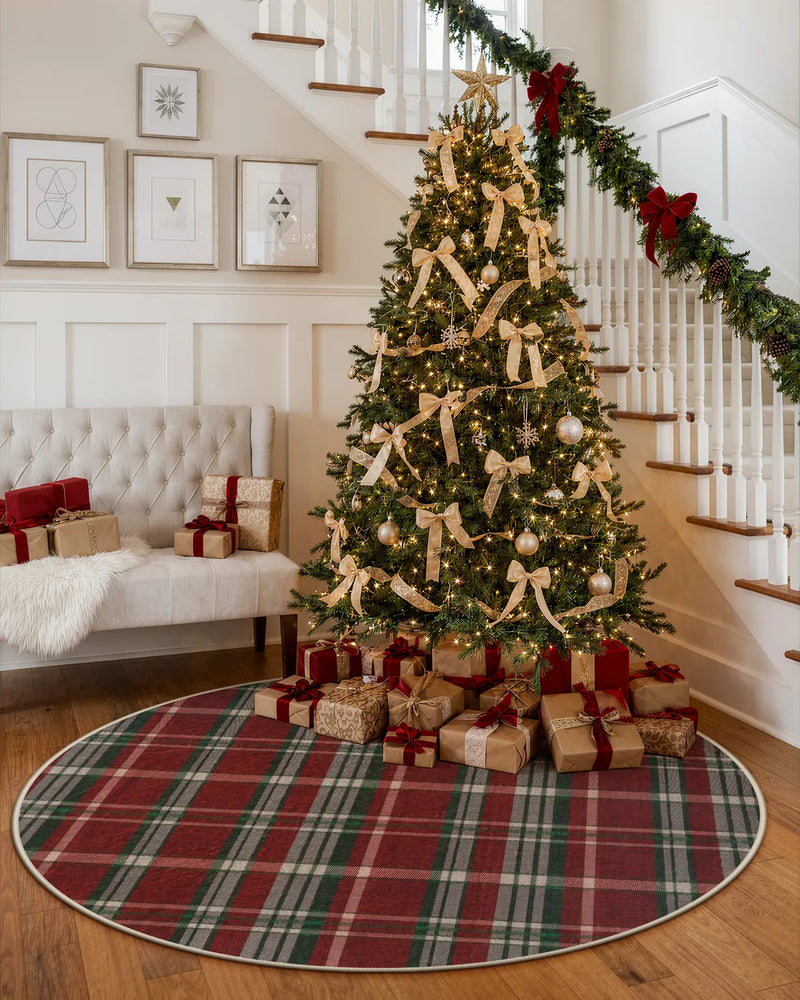 How to Decorate a Christmas Tree