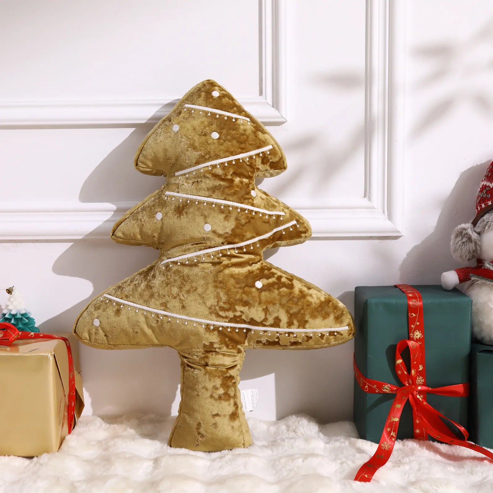 Antoine Christmas Golden Tree Plush Pillow Pillow Lahome 22.4' x 16.5'