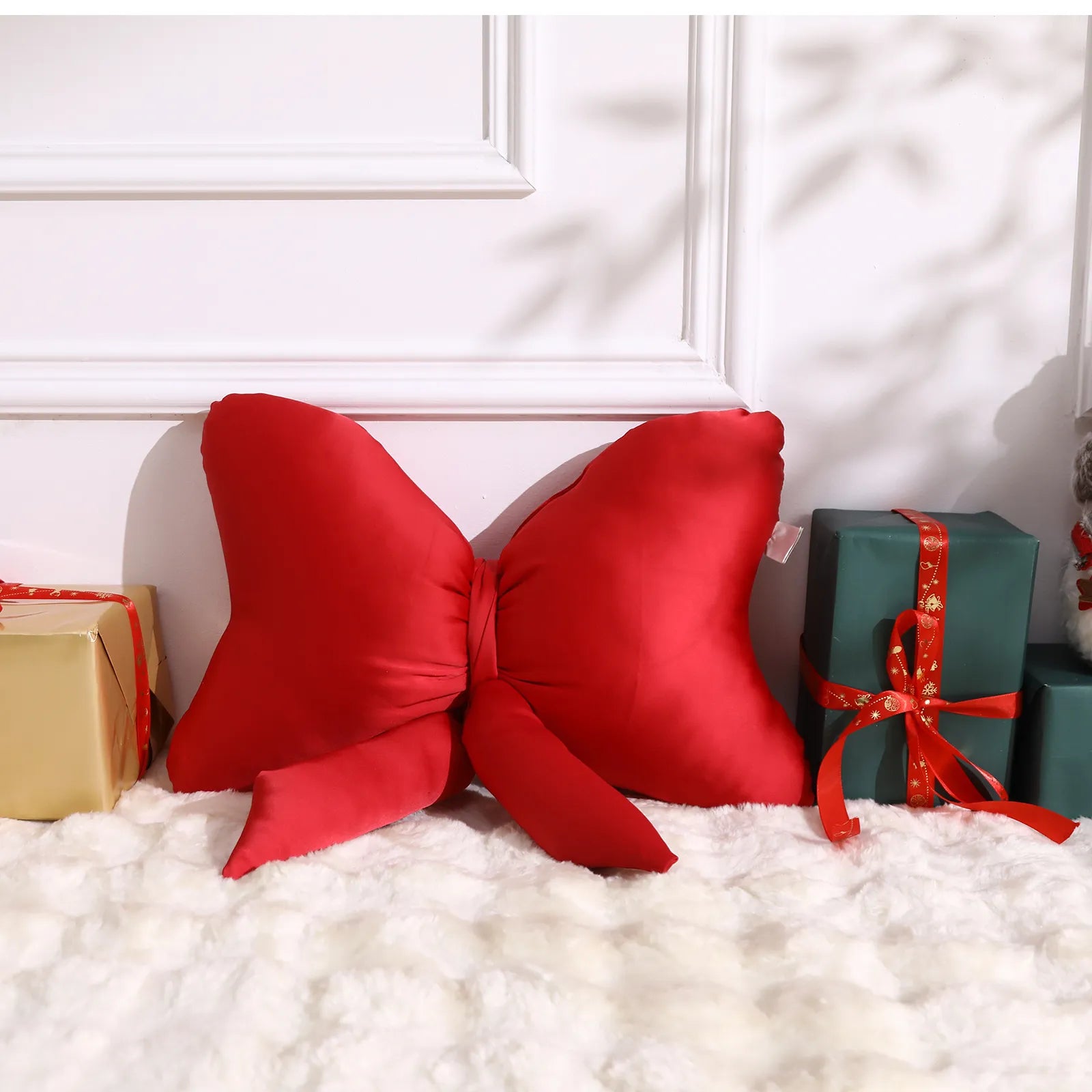 Jacques Christmas Elegant Bow Red Pillow Pillow Lahome 13' x 18.9'
