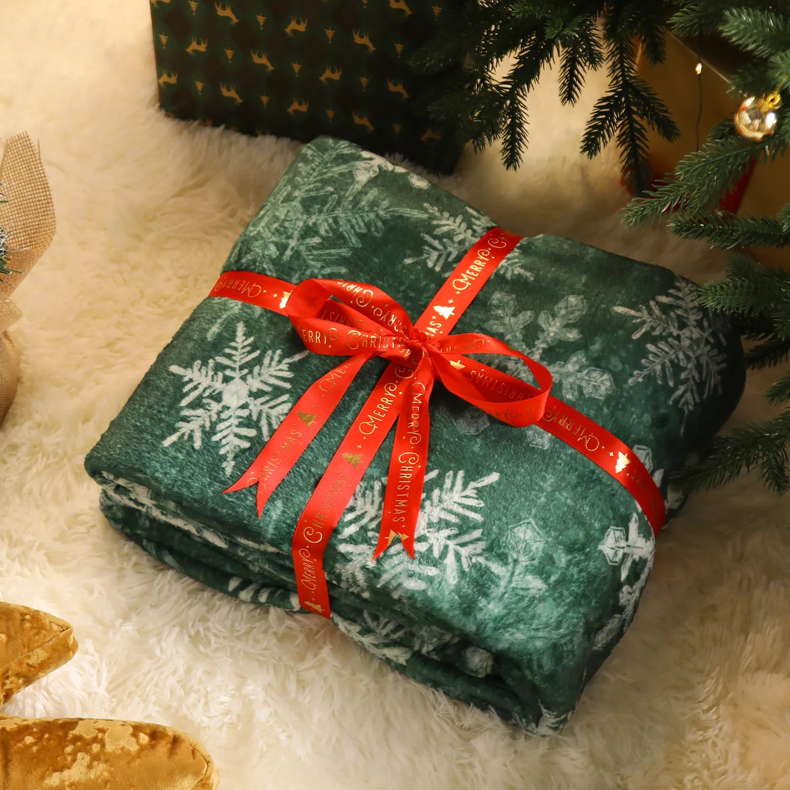 Blaise Christmas Washable Snowflake Green Blanket Blanket Lahome